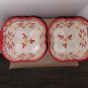 Super cute set of two bowls